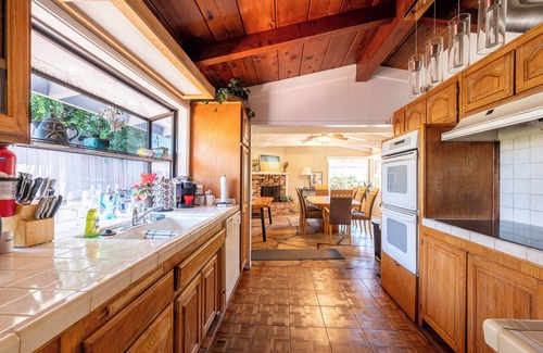 Hidden Valley House | Family Reunions Large Groups 2 homes + Studios Sleeps 29 Volleybal Ct 2 Hot tubs