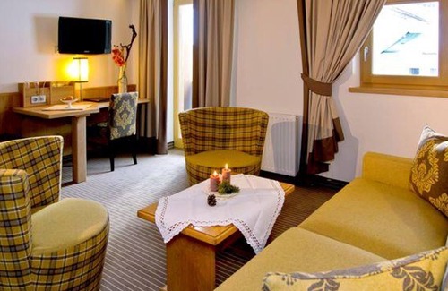 Muhlthal Apartment | Family room, 2 night - Hotel Bergkristall