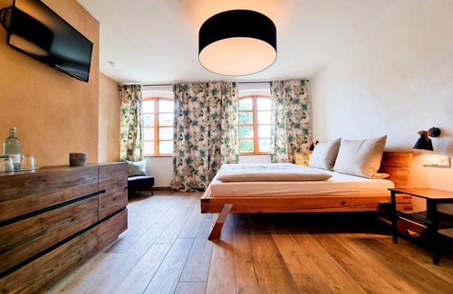 Muritz Bed & Breakfast | Family room-#6 Urbano NEU im EG-Deluxe-Ensuite with Bath