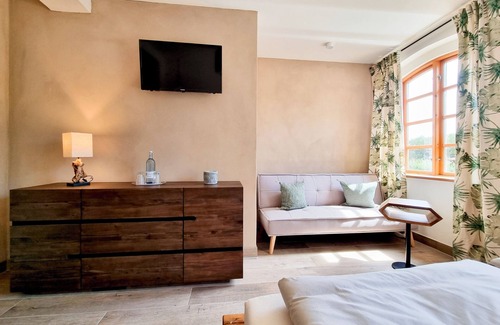 Muritz Bed & Breakfast | Family room-#6 Urbano NEU im EG-Deluxe-Ensuite with Bath