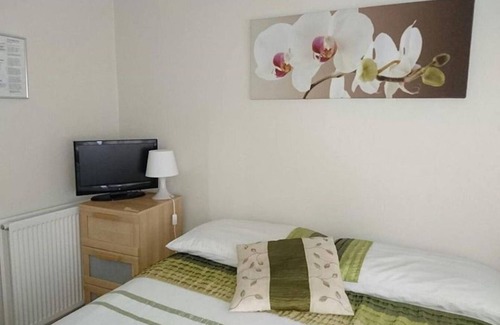Harlington House | Family Room Sleeps 3 with 1 double and 1 single bed Ground Floor Private shower