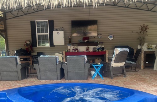 Magnolia Bluffs House | Family secure home with your own Tiki Hut close to Beach SGI. Clean and modern.