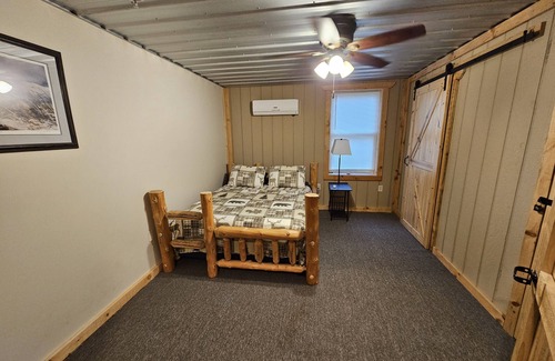Caro Cabin | Family size lodge! Deer Ranch Experience 20 mins from legendary Frankenmuth!