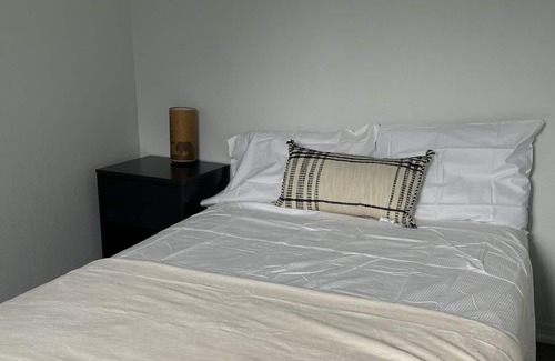 Bayshore - Klatt Apartment | Family size Unit near Shopping