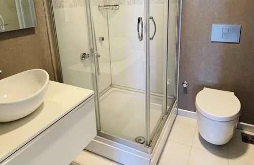Nilufer Apartment | family- sized - 4 Bedroom Rental unit/ with pool / middle of Bursa