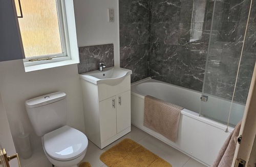 Blackheath Apartment | Family sized apt - 5 mins walk to station. Home away from home.