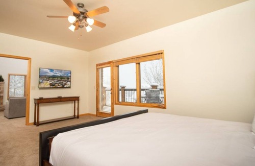 Stanley Hills Condo | Family-sized condo with large deck, perfect for weekend retreat! #336