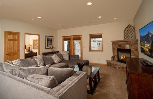 Stanley Hills Condo | Family-sized condo with large deck, perfect for weekend retreat! #336