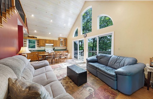 Lake Arrowhead Cottage | Family sized cottage near Gaylord on a private lake!