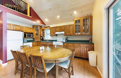 Lake Arrowhead Cottage | Family sized cottage near Gaylord on a private lake!