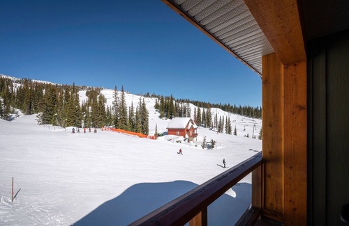 Big White Ski Resort Condo | Family sized cozy ski-in/ski-out retreat w/hot tub and stunning mountain views