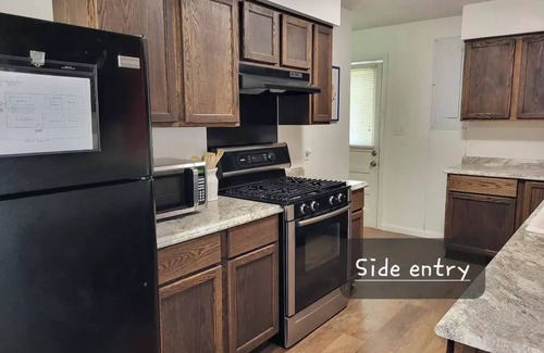 Reeds Spring House | Family-sized in Historic Reeds Spring. 10 min to SDC, Lake. 20 min to Branson