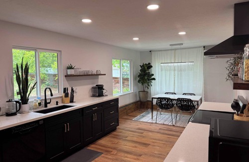 Ogden House | Family Ski Haven 3BR Retreat near Powder Mountain & Snowbasin