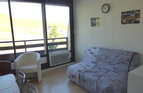 Arette Apartment | Family studio for 6, ski-in/out, balcony, free parking, ski locker
