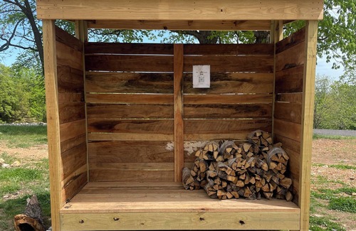 Marshall Cabin | Family style cabin with pond and orchard near the Buffalo National River