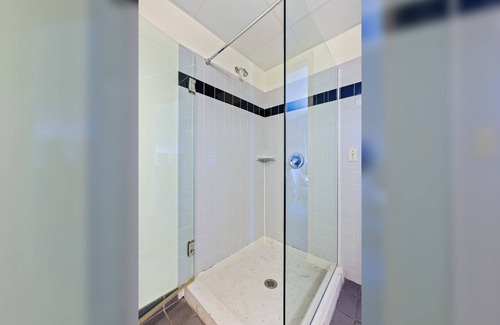 Put-in-Bay Hotel | Family Suite at Bayshore Resort Put-in-Bay