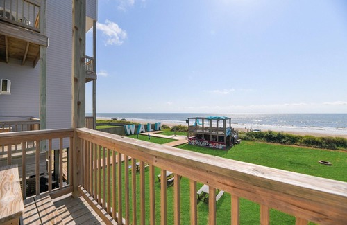 Port Bolivar Condo | Family Suite - Pool, Games, & Beachfront Fun!