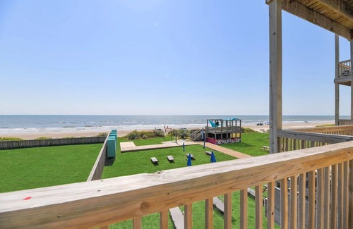 Port Bolivar Condo | Family Suite - Pool, Games, & Beachfront Fun!