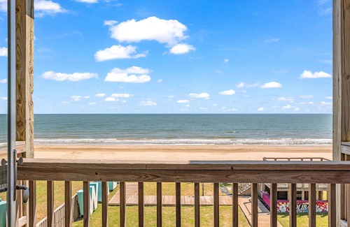 Port Bolivar Condo | Family Suite - Pool, Games, & Beachfront Fun!