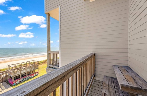 Port Bolivar Condo | Family Suite - Pool, Games, & Beachfront Fun!