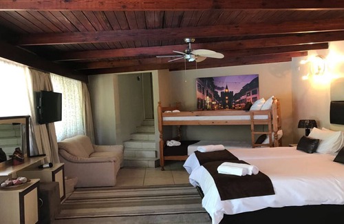 Greater Johannesburg Metropolitan Area House | Family Suite [Villa MikaMora]