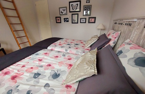 Fromentieres Bed & Breakfast | Family suite with 2 bedrooms, breakfast included, private lounge, near Laval and Château-Gontier