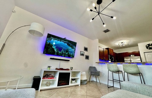 Homestead House | Family Time Relax & Explore, Pool, Work Desk, BBQ, Near Everglades & Keys