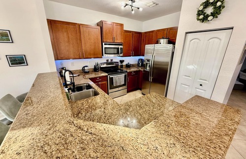 Homestead House | Family Time Relax & Explore, Pool, Work Desk, BBQ, Near Everglades & Keys