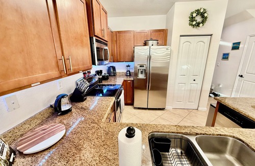 Homestead House | Family Time Relax & Explore, Pool, Work Desk, BBQ, Near Everglades & Keys