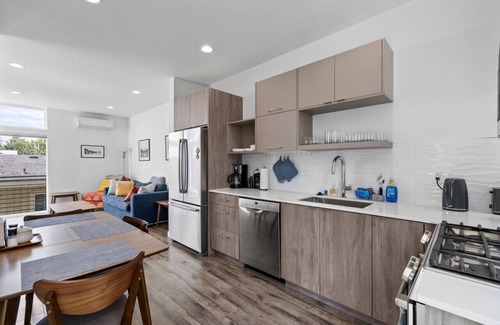 Leschi House | Family Townhome w/Rooftop Near Beach, Parks, Lake