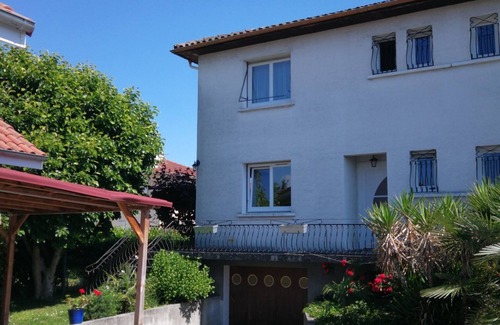 Jurancon House | Family townhouse with small garden and terrace