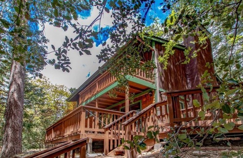 Idyllwild House | Family Treehouse: Perfect Location * A/C * Fire Pit* Dogs * WiFi