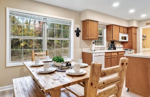 Sevierville Cottage | Family Trip? 5 min from Dollywood Harvest Festival