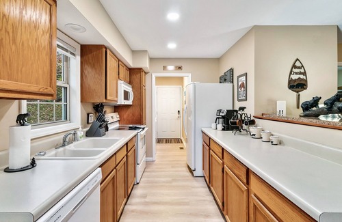 Sevierville Cottage | Family Trip? 5 min from Dollywood Harvest Festival