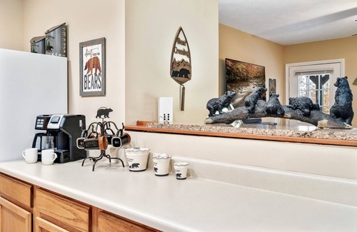 Sevierville Cottage | Family Trip? 5 min from Dollywood Harvest Festival