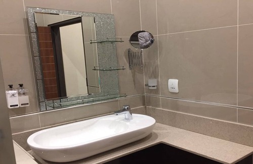 Greater Johannesburg Metropolitan Area House | Family Twin Inter-Leading Suite