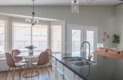 Peoria House | Family Vaca Ready! Sleeps9|Heated Pool|Patio&Shops