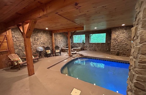 Gatlinburg - Pigeon Forge Cabin | Family Vacation! Creek-Fed Pool & Game Loft