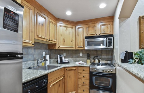 Midway Villa | Family Vacation~Heated In/Out Pool, Tubing & Ice Skating Villa 1076