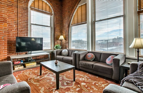 Old Market Condo | Family Vacation Rental Near the Zoo, CHI Convention Center, and MORE!