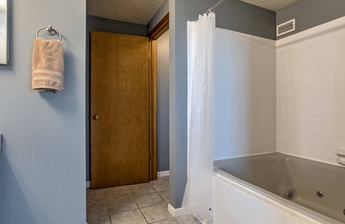 Old Market Condo | Family Vacation Rental Near the Zoo, CHI Convention Center, and MORE!