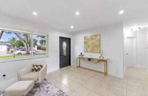 Hollywood House | Family Vibes at Pines