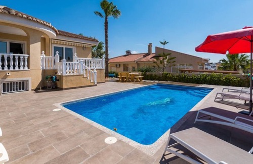 Rojales Villa | Family villa, 8 pers, private heated pool, 4 beds and 4 baths, for young and old