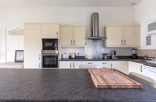 Vensac Villa | Family villa for 10 people with heated pool close to the ocean.