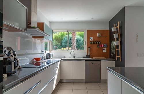 Castelnau-le-Lez House | Family Villa With Pool Walking Distance to the Center of the Village