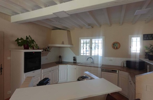 Besse-sur-Issole House | Family villa with pool in the heart of Provence. Sleeps 8. Sun and idleness