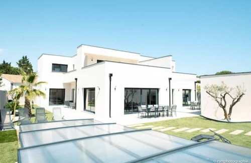Le Grau-dʼAgde Villa | Family Villa with 2 pool and jacuzzi near the sea