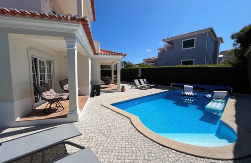 Praia del Rei Villa | Family villa with private heated pool, close to local amenities & superb beaches