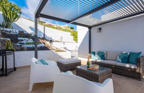 Santa Cruz de Tenerife Villa | Family villa with private heated pool and ocean views