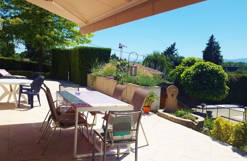 Limonest Villa | Family villa with swimming pool 10 minutes from Lyon